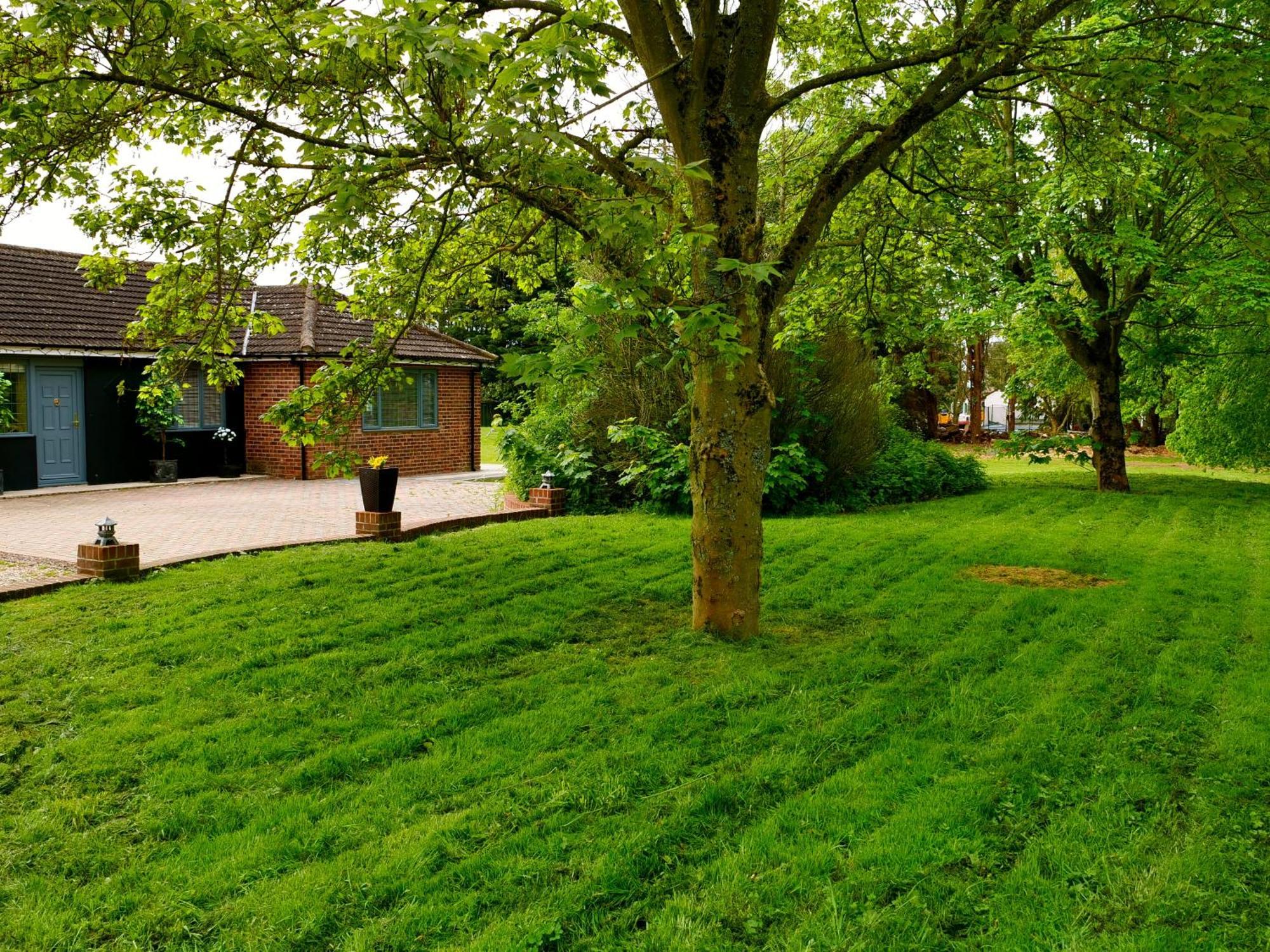 Deluxe 4 Or 5 Bed House With Hot Tub, Cinema Room Sleeps 15 แซฟฟรอนวอลเดน ภายนอก รูปภาพ