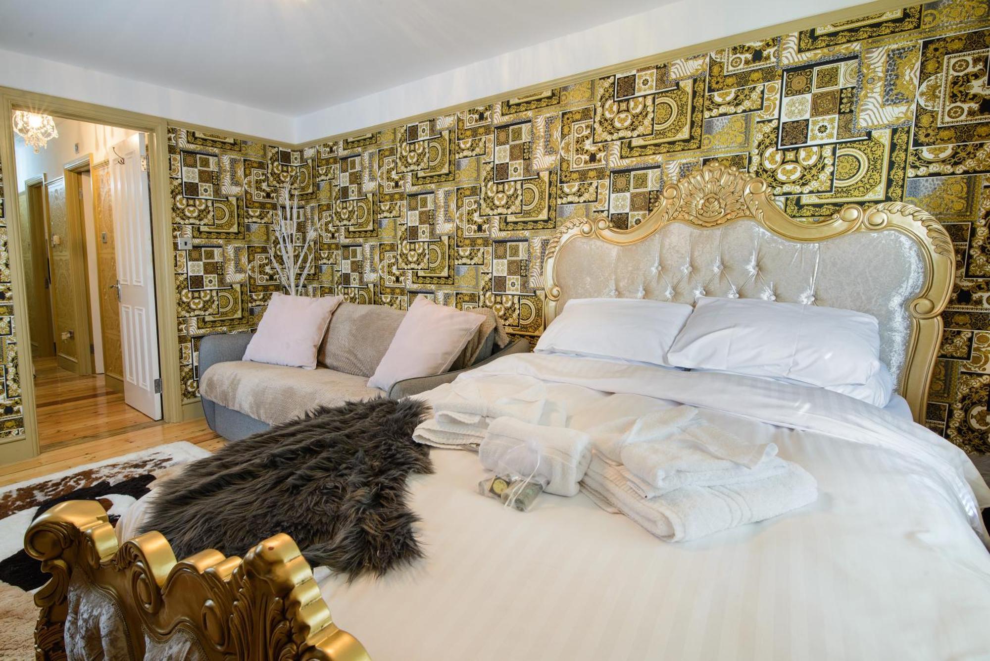 Deluxe 4 Or 5 Bed House With Hot Tub, Cinema Room Sleeps 15 แซฟฟรอนวอลเดน ภายนอก รูปภาพ