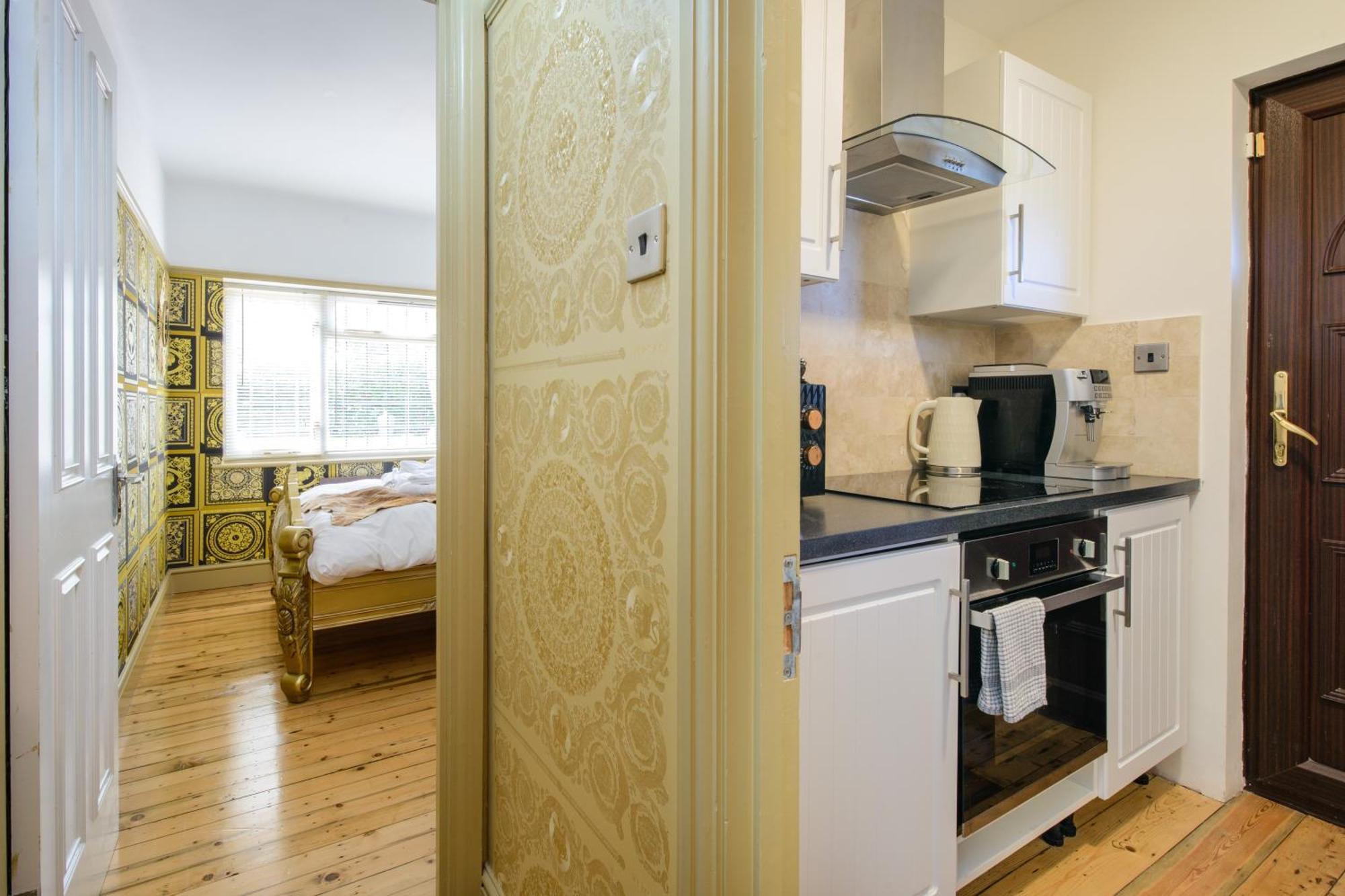 Deluxe 4 Or 5 Bed House With Hot Tub, Cinema Room Sleeps 15 แซฟฟรอนวอลเดน ภายนอก รูปภาพ