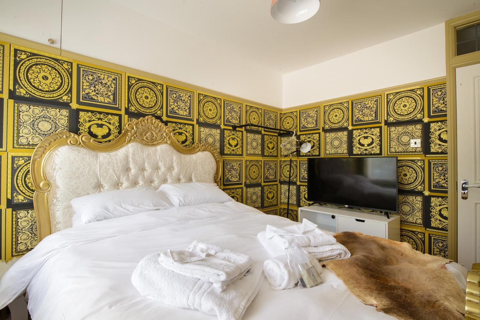 Deluxe 4 Or 5 Bed House With Hot Tub, Cinema Room Sleeps 15 แซฟฟรอนวอลเดน ภายนอก รูปภาพ