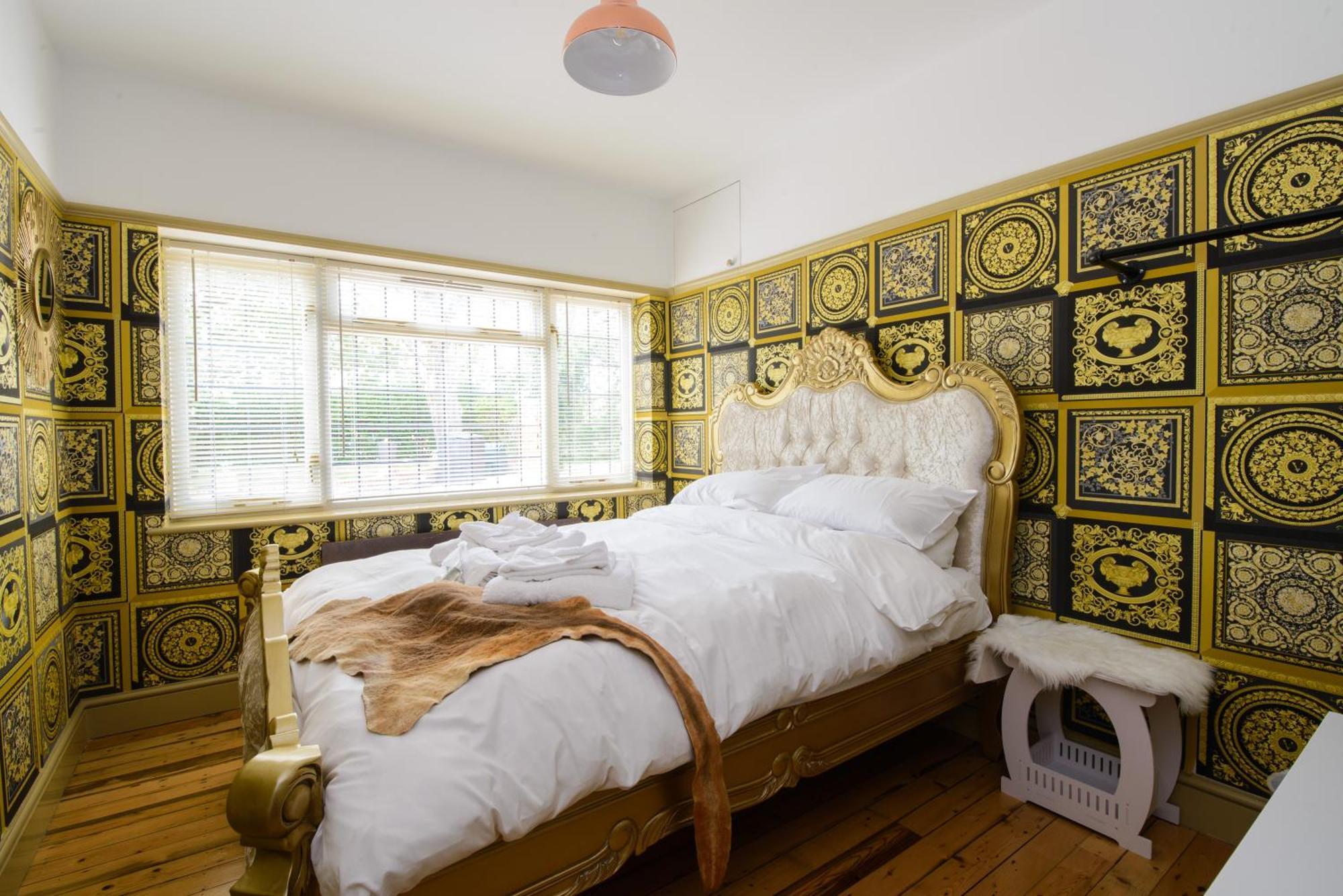 Deluxe 4 Or 5 Bed House With Hot Tub, Cinema Room Sleeps 15 แซฟฟรอนวอลเดน ภายนอก รูปภาพ