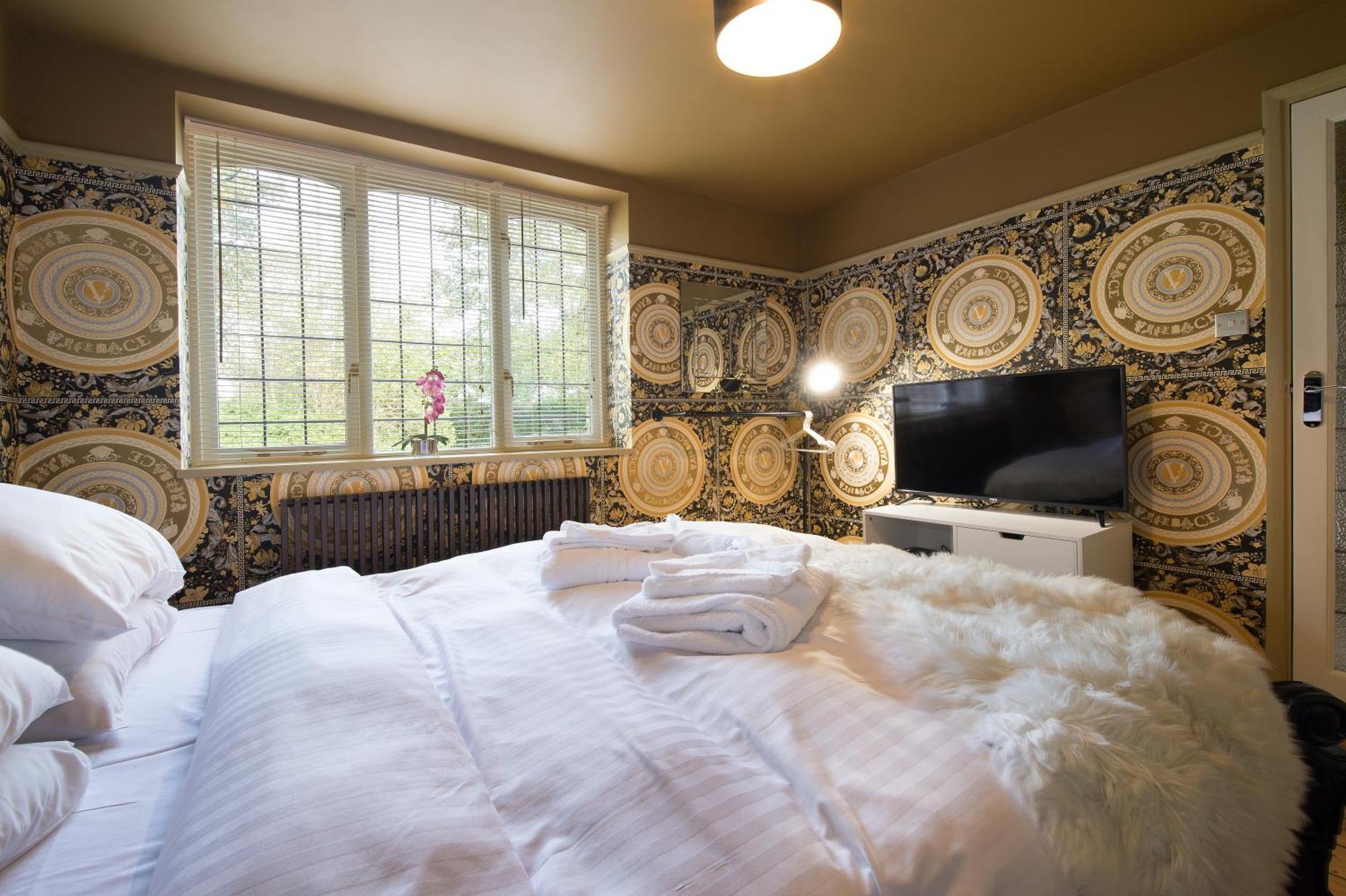 Deluxe 4 Or 5 Bed House With Hot Tub, Cinema Room Sleeps 15 แซฟฟรอนวอลเดน ภายนอก รูปภาพ